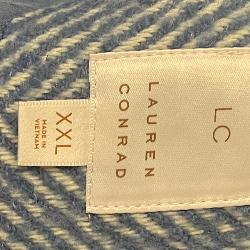 Lauren Conrad Blue and white herringbone pattern, size XXL. Made in Vietnam. - Picture 5 of 7